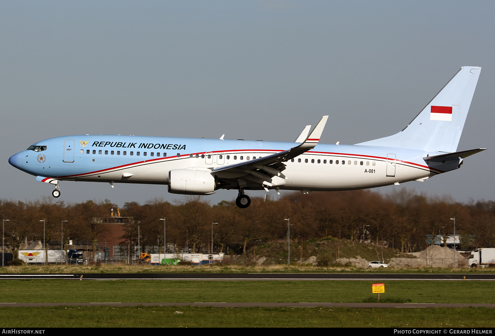 Aircraft Photo of A-001 | Boeing 737-8U3 | Republik Indonesia | AirHistory.net #255754