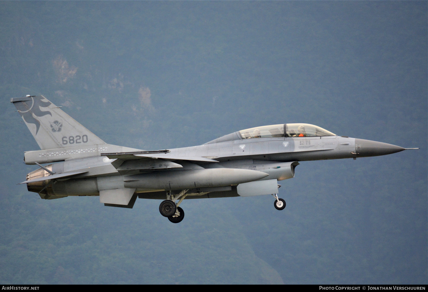Aircraft Photo of 6820 | General Dynamics F-16B Fighting Falcon | Taiwan - Air Force | AirHistory.net #255928