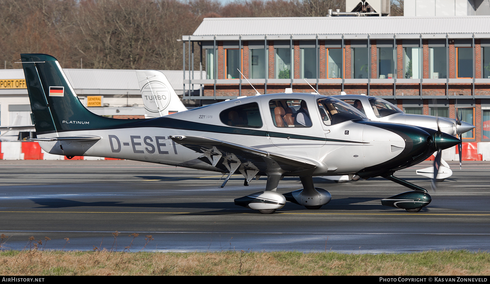 Aircraft Photo of D-ESET | Cirrus SR-22T G5-GTS Platinum | AirHistory.net #255936