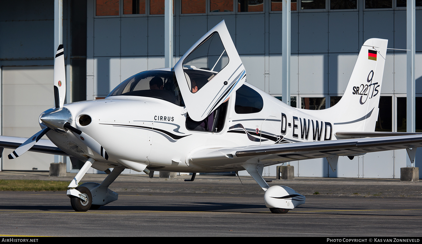 Aircraft Photo of D-EWWD | Cirrus SR-22 G2-GTS | AirHistory.net #256253