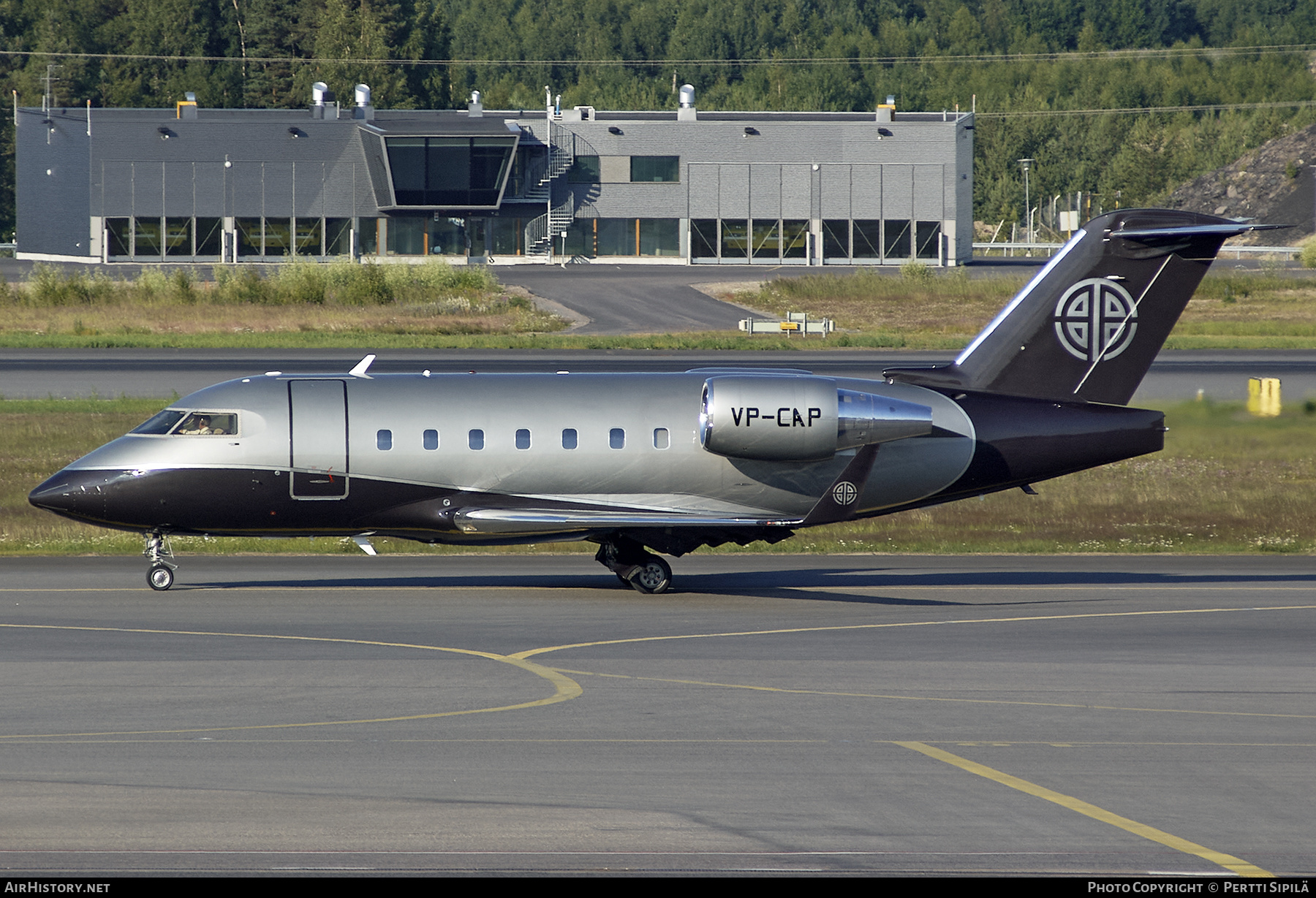 Aircraft Photo of VP-CAP | Bombardier Challenger 604 (CL-600-2B16) | AirHistory.net #256334