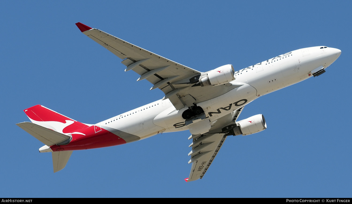 Aircraft Photo of VH-EBM | Airbus A330-202 | Qantas | AirHistory.net #256501