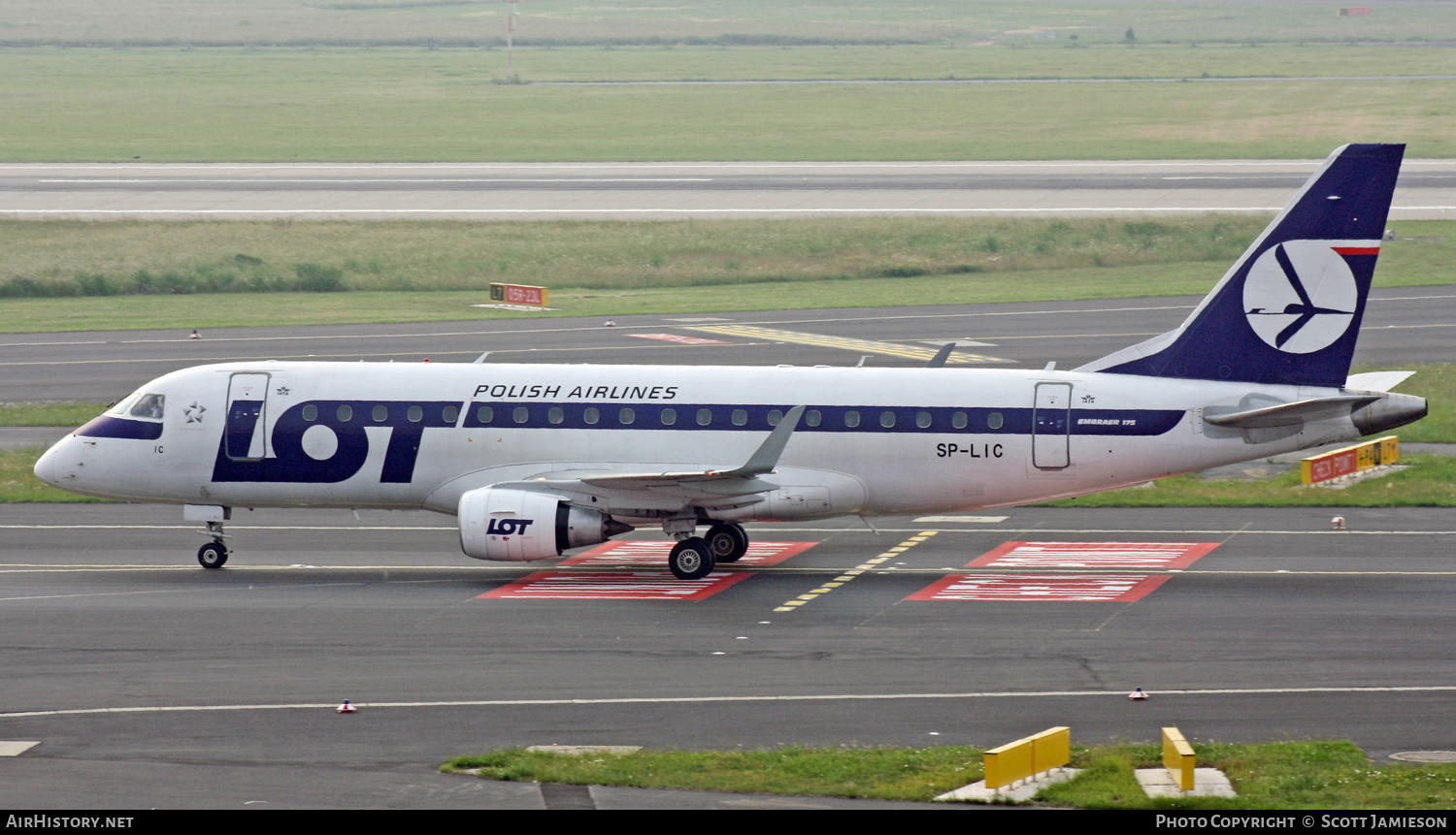 Aircraft Photo of SP-LIC | Embraer 175LR (ERJ-170-200LR) | LOT Polish Airlines - Polskie Linie Lotnicze | AirHistory.net #256665