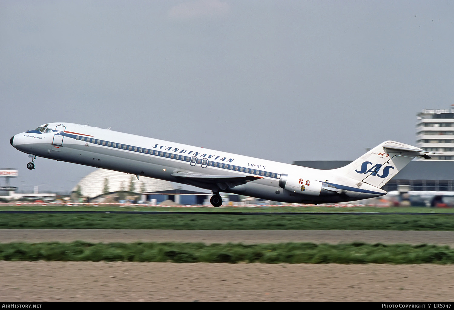 Aircraft Photo of LN-RLN | McDonnell Douglas DC-9-41 | Scandinavian Airlines - SAS | AirHistory.net #256812