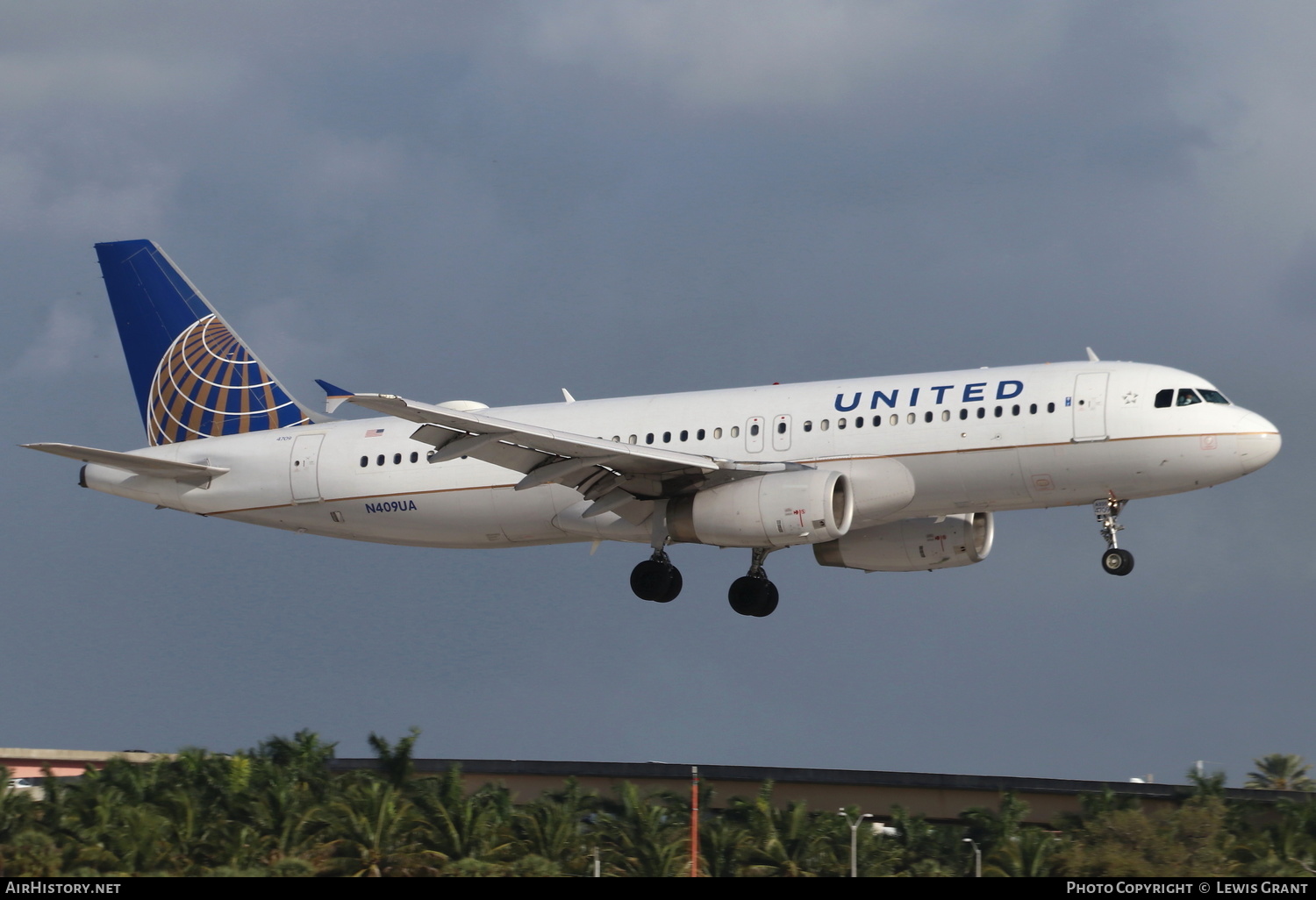 Aircraft Photo of N409UA | Airbus A320-232 | United Airlines | AirHistory.net #256840