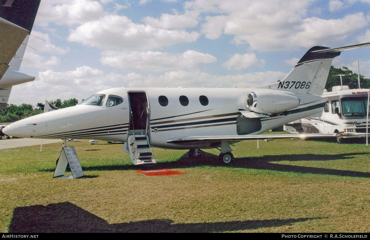Aircraft Photo of N37086 | Raytheon 390 Premier I | AirHistory.net #256924