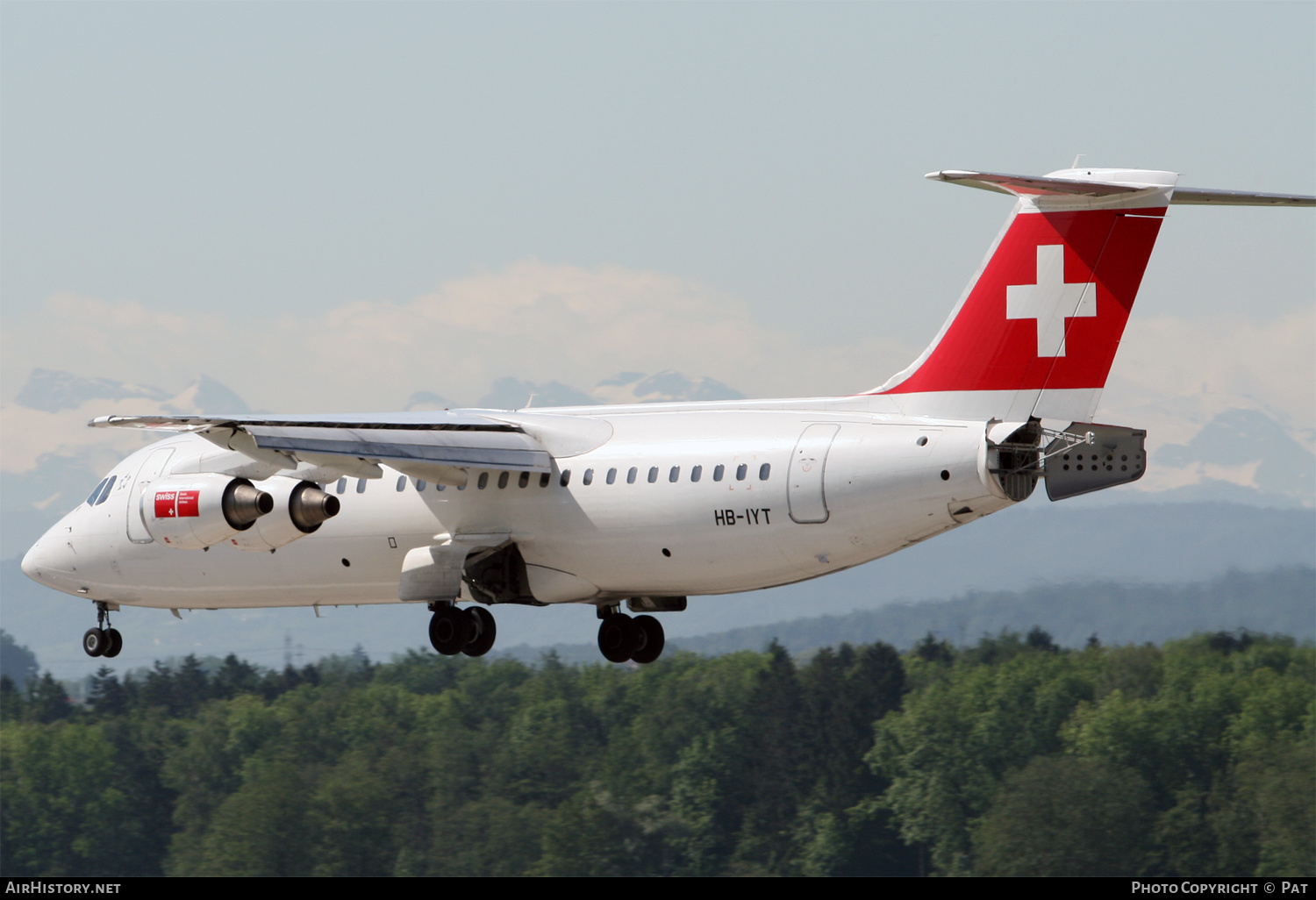 Aircraft Photo of HB-IYT | BAE Systems Avro 146-RJ100 | Swiss International Air Lines | AirHistory.net #256998