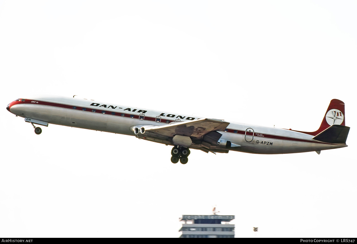 Aircraft Photo of G-APZM | De Havilland D.H. 106 Comet 4B | Dan-Air London | AirHistory.net #257045