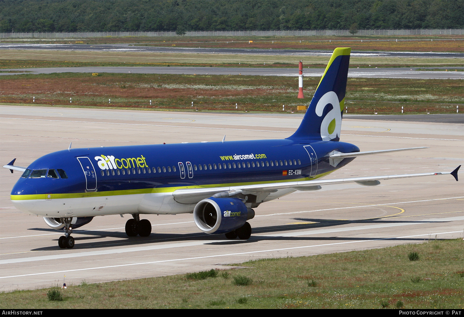 Aircraft Photo of EC-KBM | Airbus A320-211 | Air Comet | AirHistory.net #257219