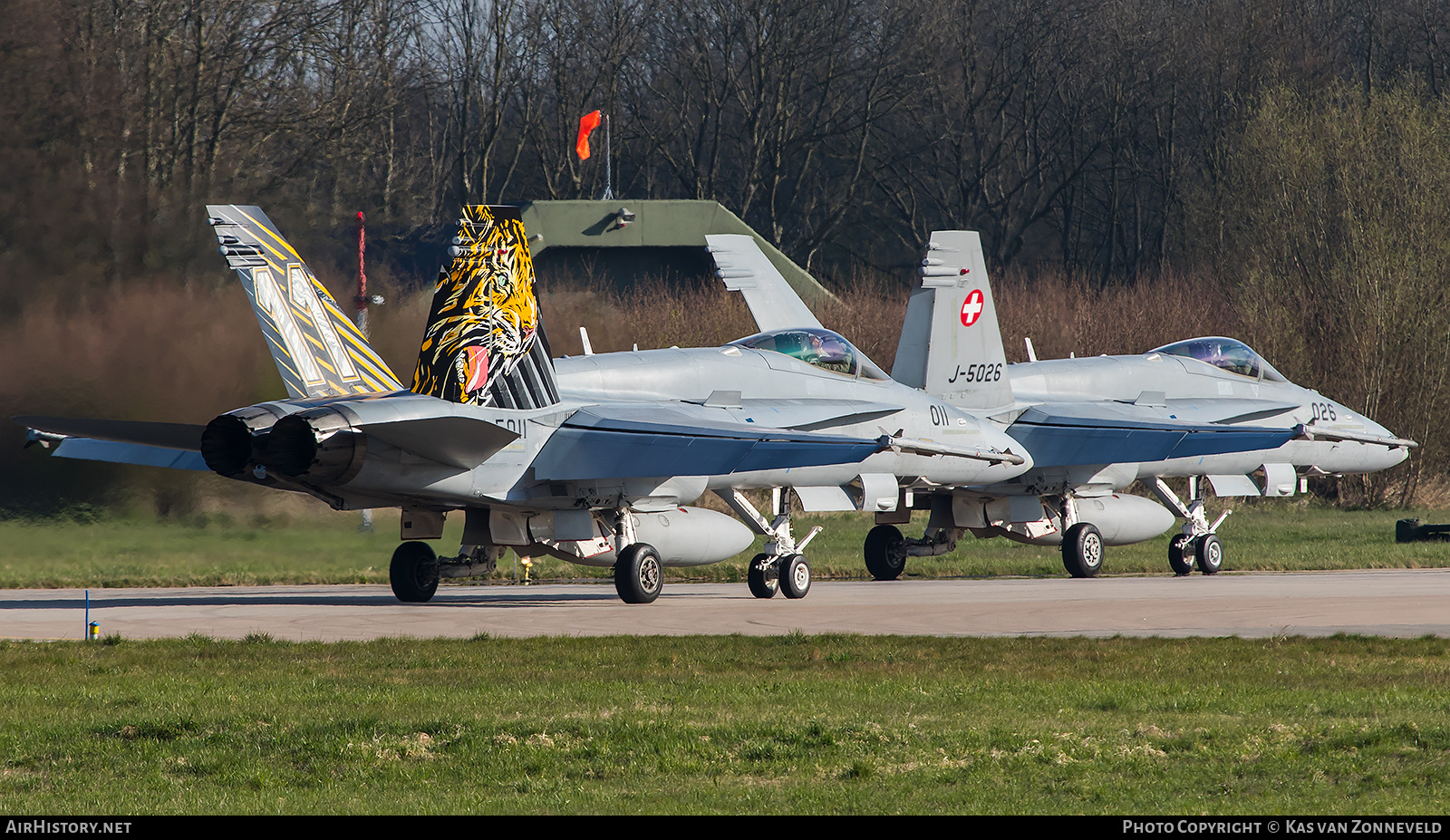 Aircraft Photo of J-5011 | McDonnell Douglas F/A-18C Hornet | Switzerland - Air Force | AirHistory.net #257653