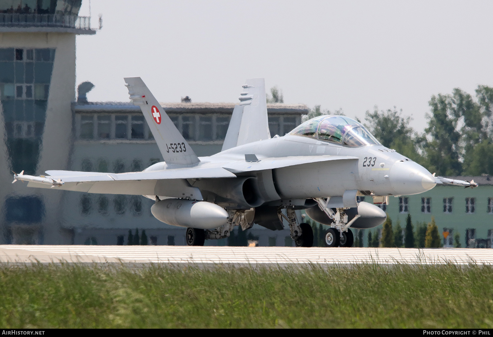 Aircraft Photo of J-5233 | McDonnell Douglas F/A-18D Hornet | Switzerland - Air Force | AirHistory.net #257718