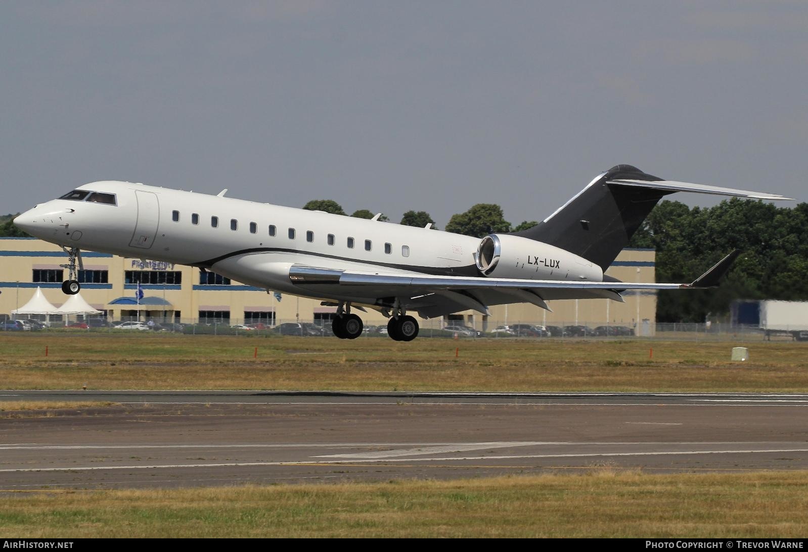 Aircraft Photo of LX-LUX | Bombardier Global 6000 (BD-700-1A10) | AirHistory.net #257827