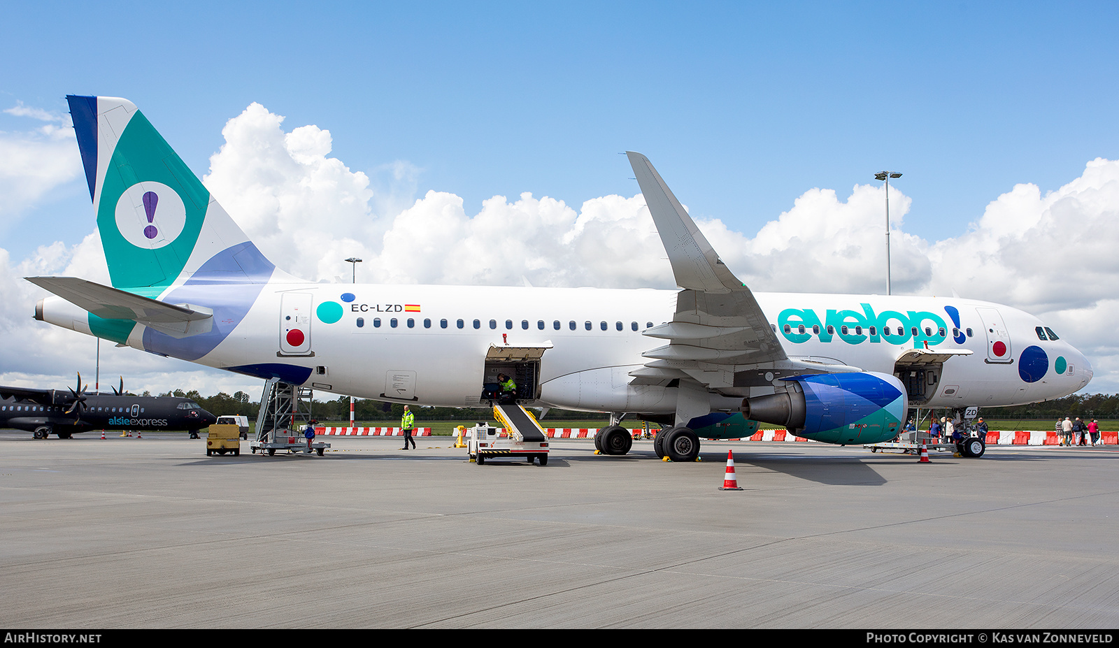Aircraft Photo of EC-LZD | Airbus A320-214 | Evelop Airlines | AirHistory.net #257868
