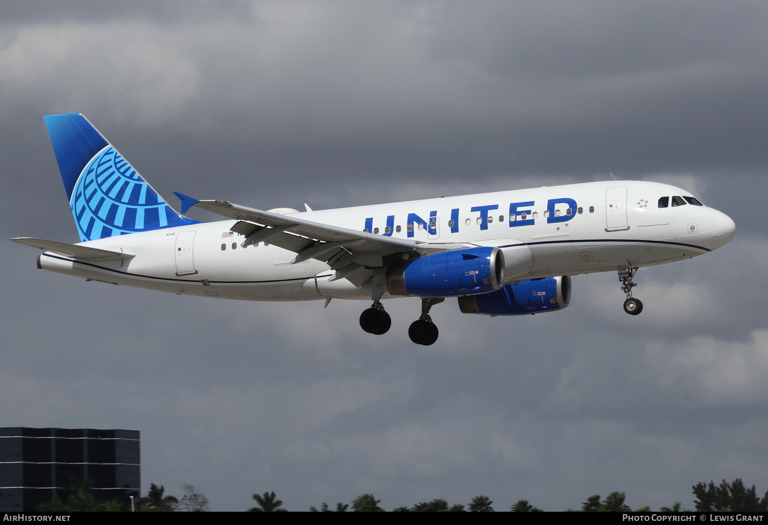 Aircraft Photo of N806UA | Airbus A319-131 | United Airlines | AirHistory.net #257977