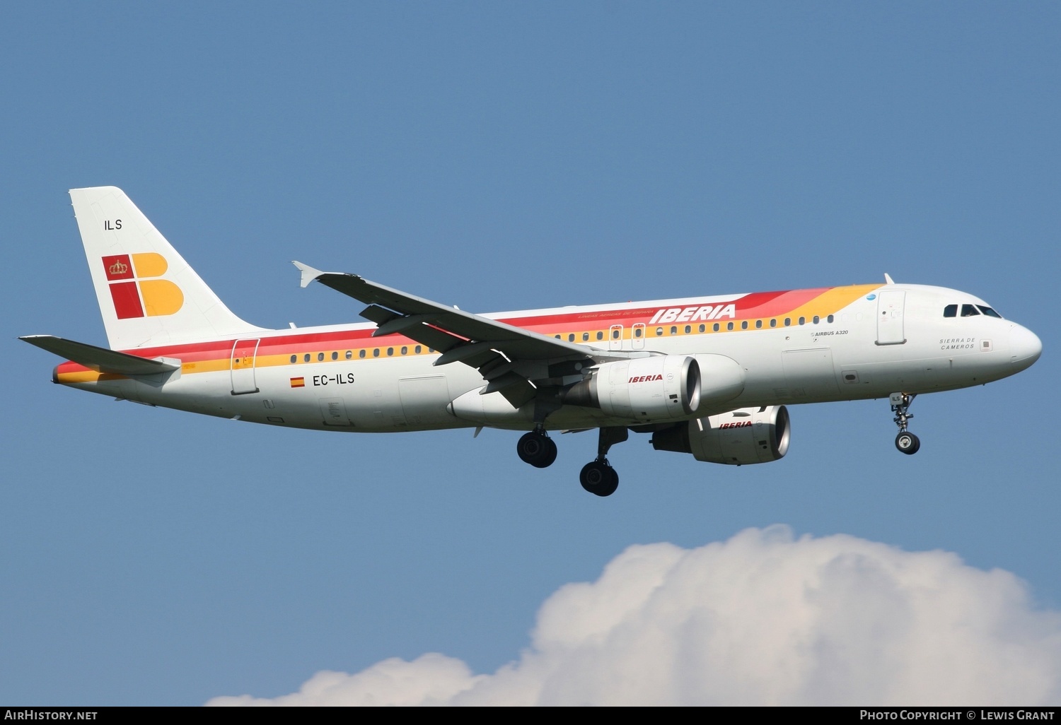 Aircraft Photo of EC-ILS | Airbus A320-214 | Iberia | AirHistory.net #258015