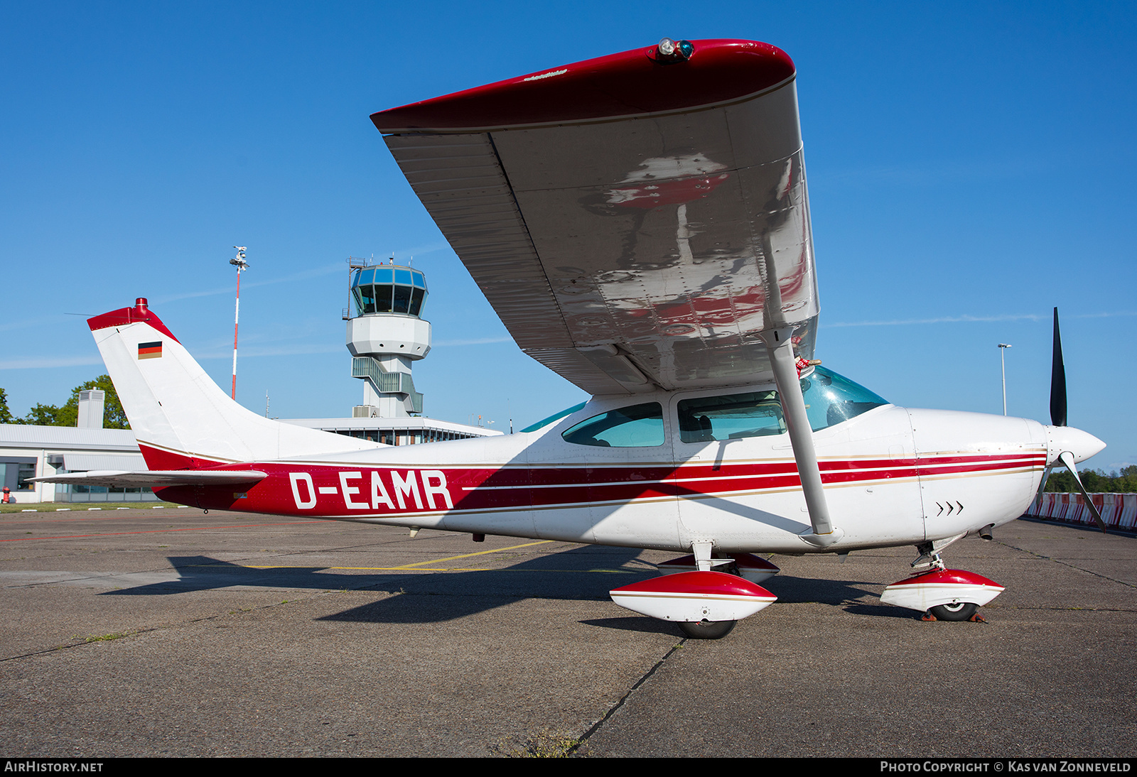 Aircraft Photo of D-EAMR | Cessna 182J Skylane | AirHistory.net #258089