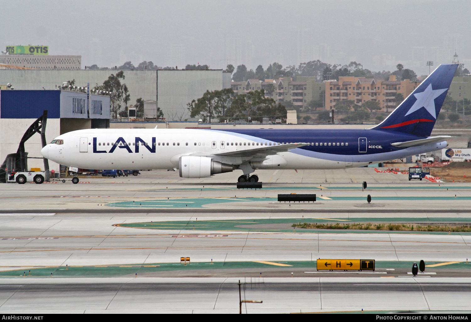 Aircraft Photo of CC-CXL | Boeing 767-31B/ER | LAN Airlines - Línea Aérea Nacional | AirHistory.net #258210
