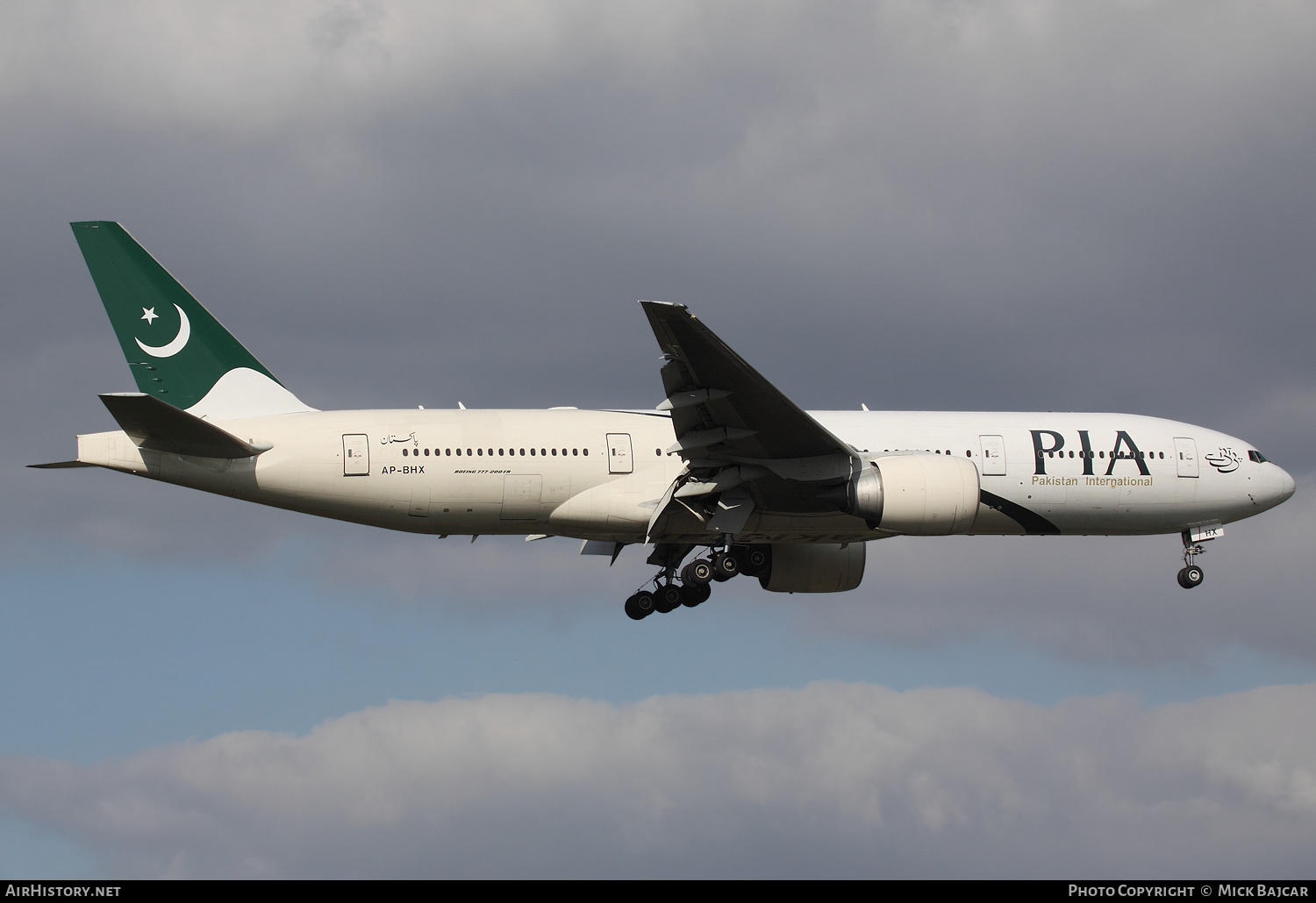 Aircraft Photo of AP-BHX | Boeing 777-240/ER | Pakistan International Airlines - PIA | AirHistory.net #258275