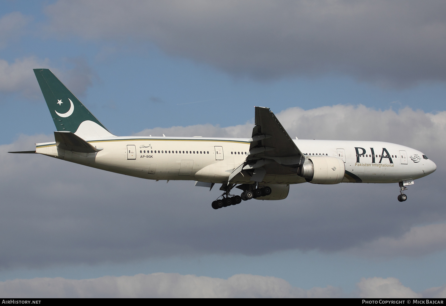 Aircraft Photo of AP-BGK | Boeing 777-240/ER | Pakistan International Airlines - PIA | AirHistory.net #258617