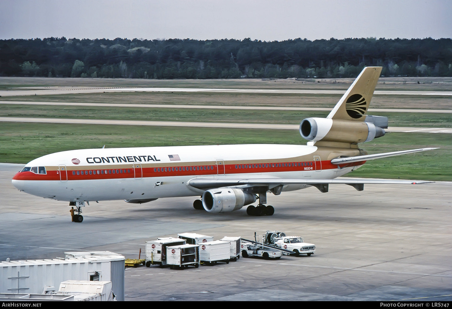 Aircraft Photo of N68041 | McDonnell Douglas DC-10-10 | Continental Airlines | AirHistory.net #258717