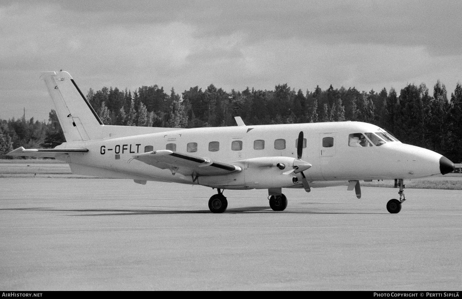 Aircraft Photo of G-OFLT | Embraer EMB-110P1 Bandeirante | Flightline | AirHistory.net #258754