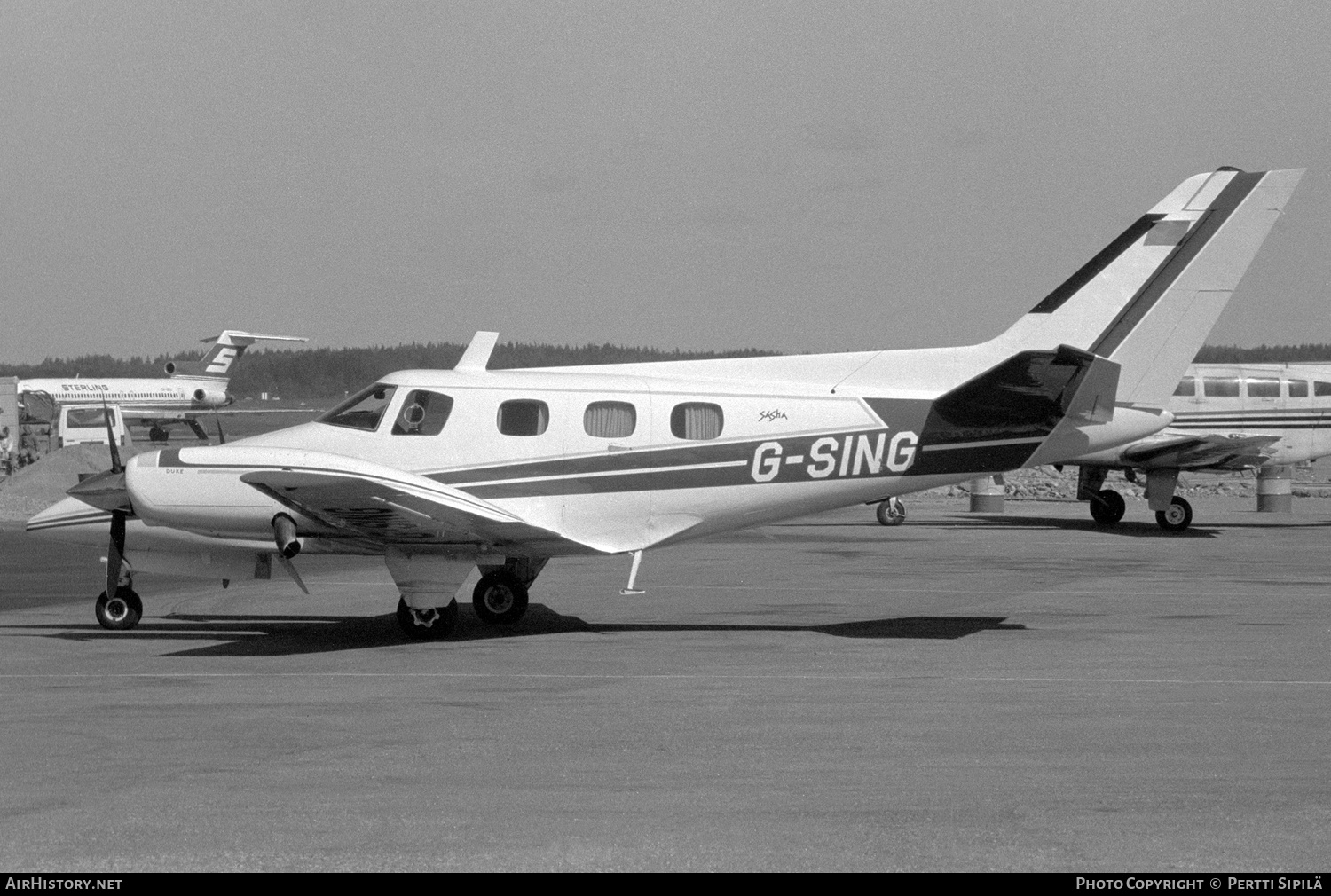 Aircraft Photo of G-SING | Beech 60 Duke | Sasha Fashions International | AirHistory.net #258837