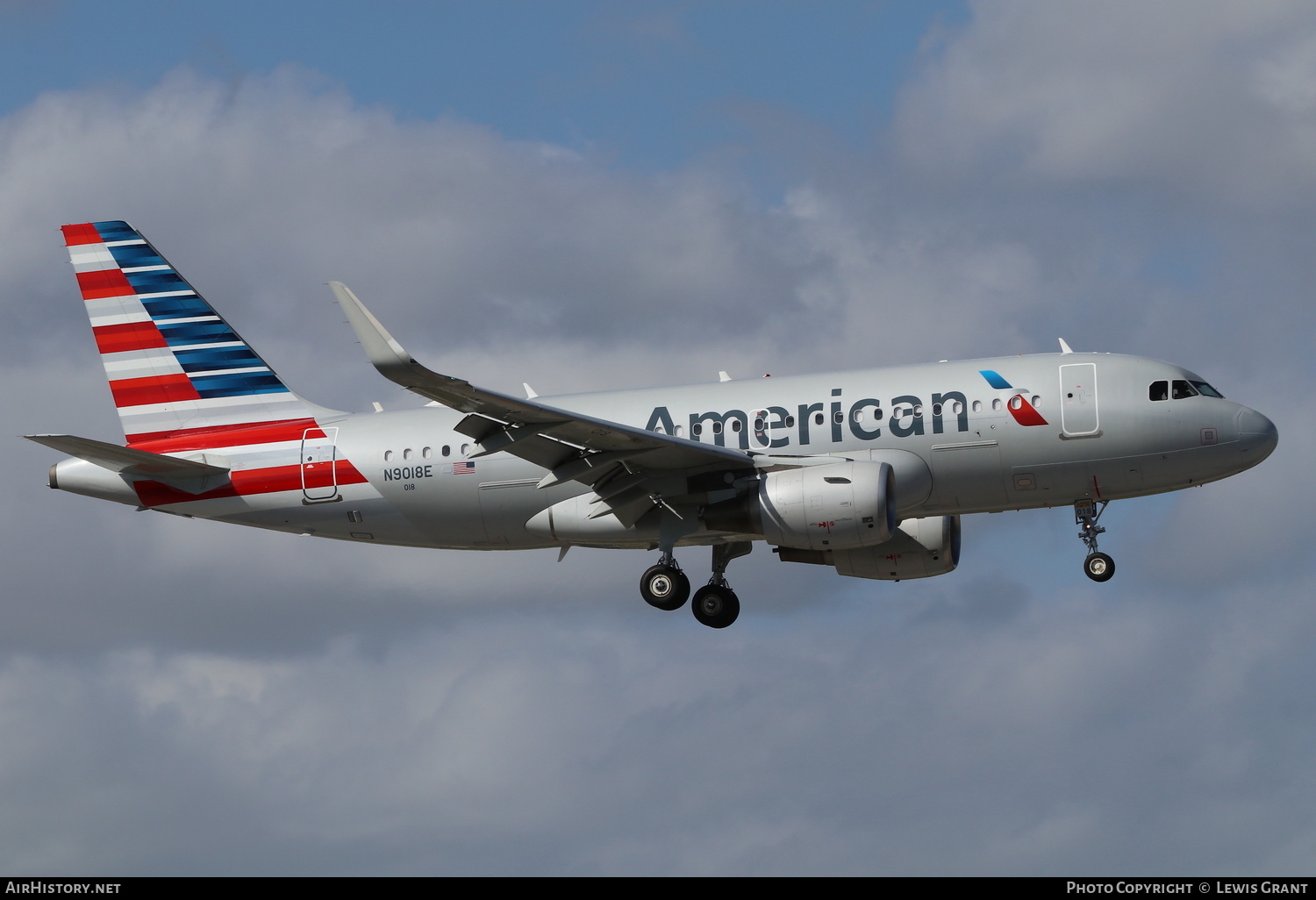 Aircraft Photo of N9018E | Airbus A319-115 | American Airlines | AirHistory.net #259166