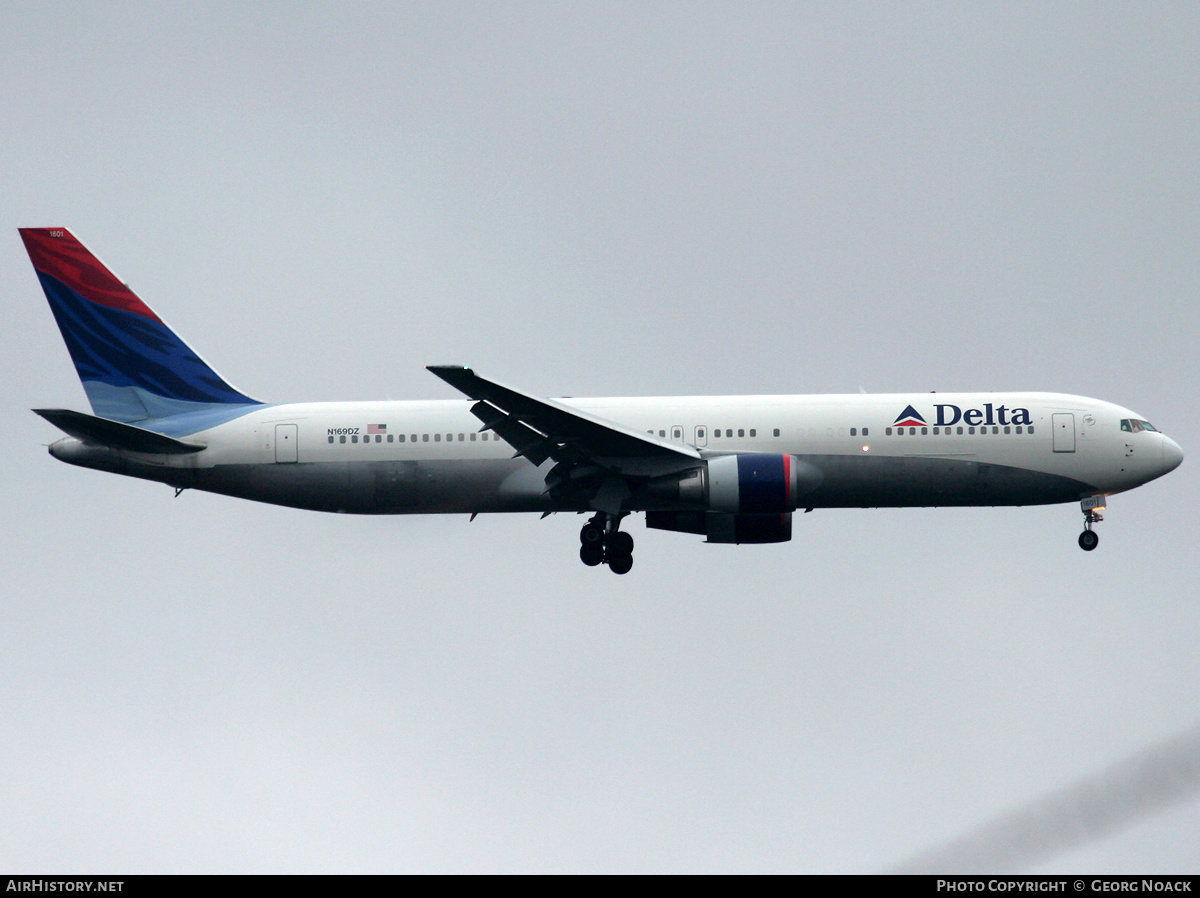 Aircraft Photo of N169DZ | Boeing 767-332/ER | Delta Air Lines | AirHistory.net #259253