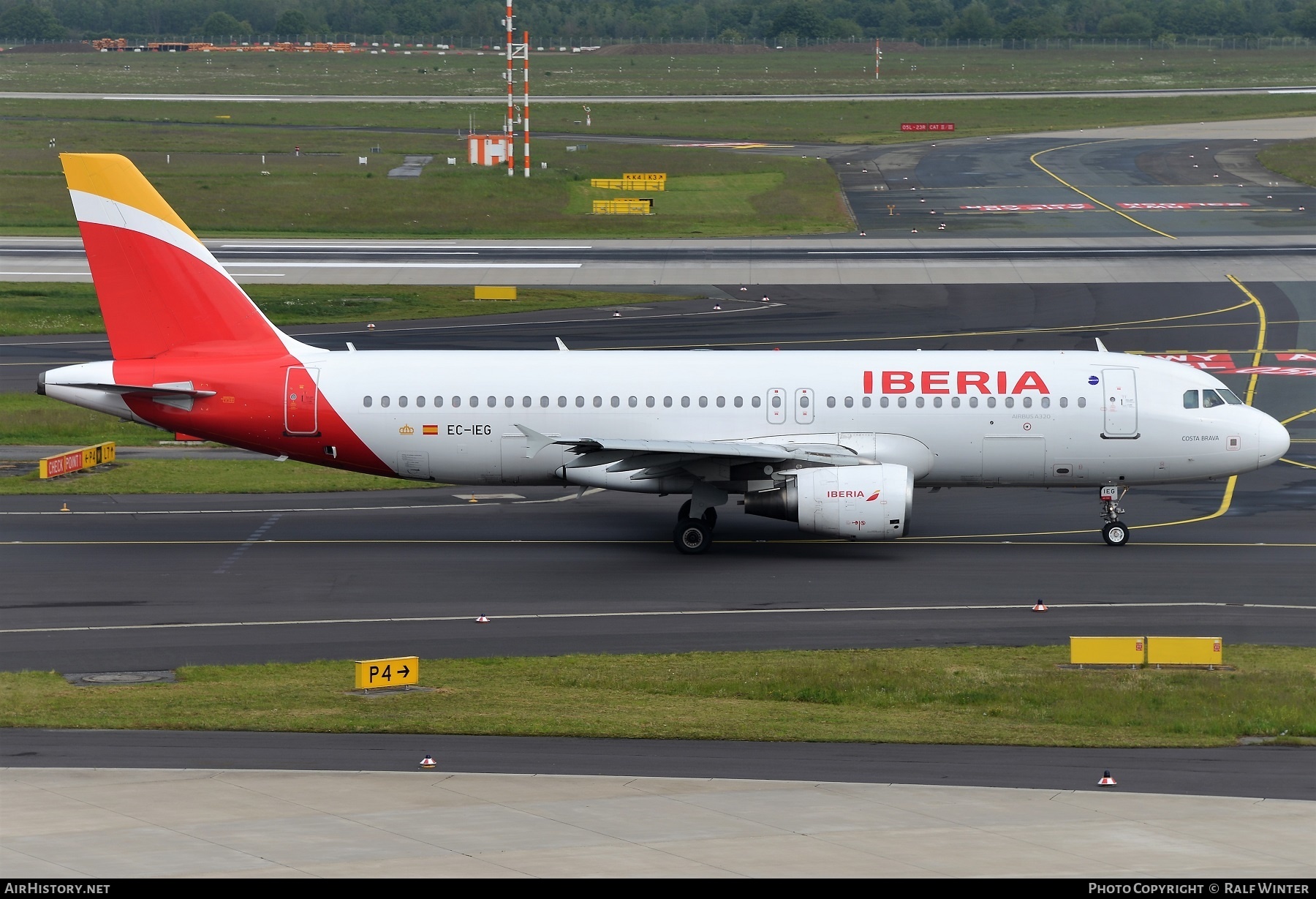 Aircraft Photo of EC-IEG | Airbus A320-214 | Iberia | AirHistory.net #259516