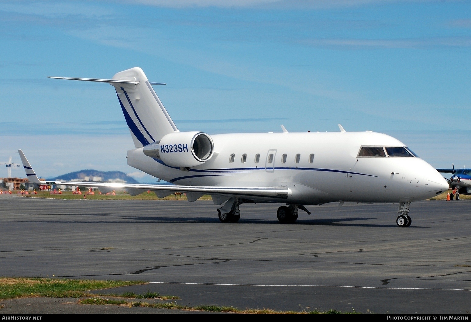 Aircraft Photo of N323SH | Canadair Challenger 604 (CL-600-2B16) | AirHistory.net #259580