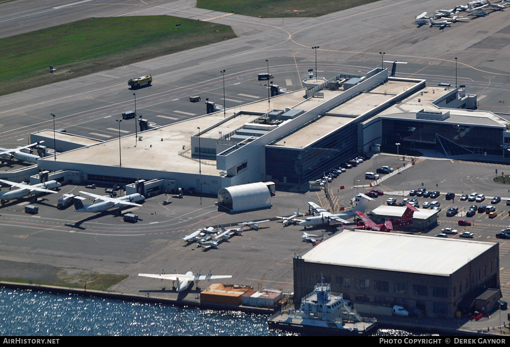 Airport photo of Toronto - Billy Bishop City (CYTZ / YTZ) in Ontario, Canada | AirHistory.net #259741