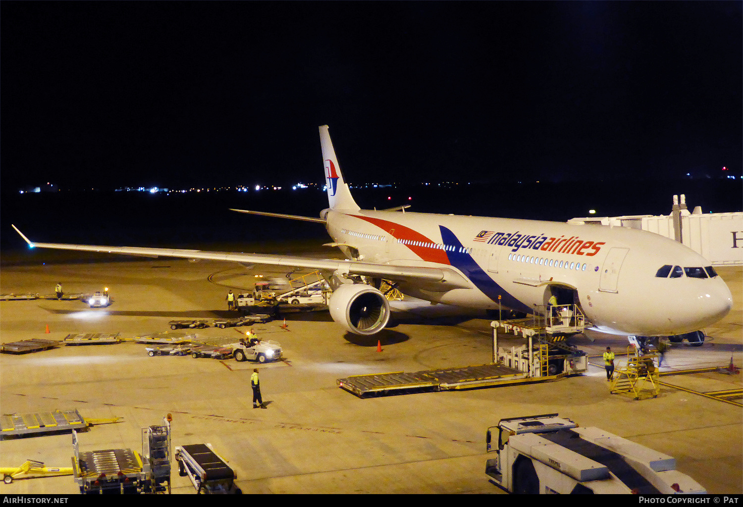 Aircraft Photo of 9M-MTM | Airbus A330-323 | Malaysia Airlines | AirHistory.net #259745