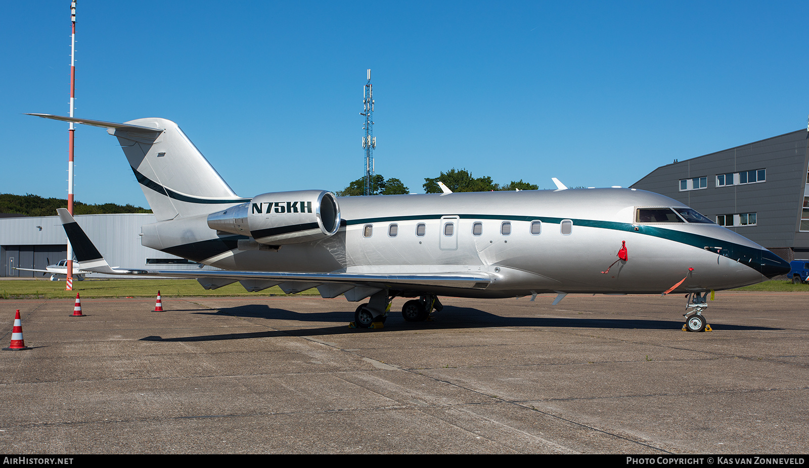 Aircraft Photo of N75KH | Bombardier Challenger 604 (CL-600-2B16) | AirHistory.net #259871