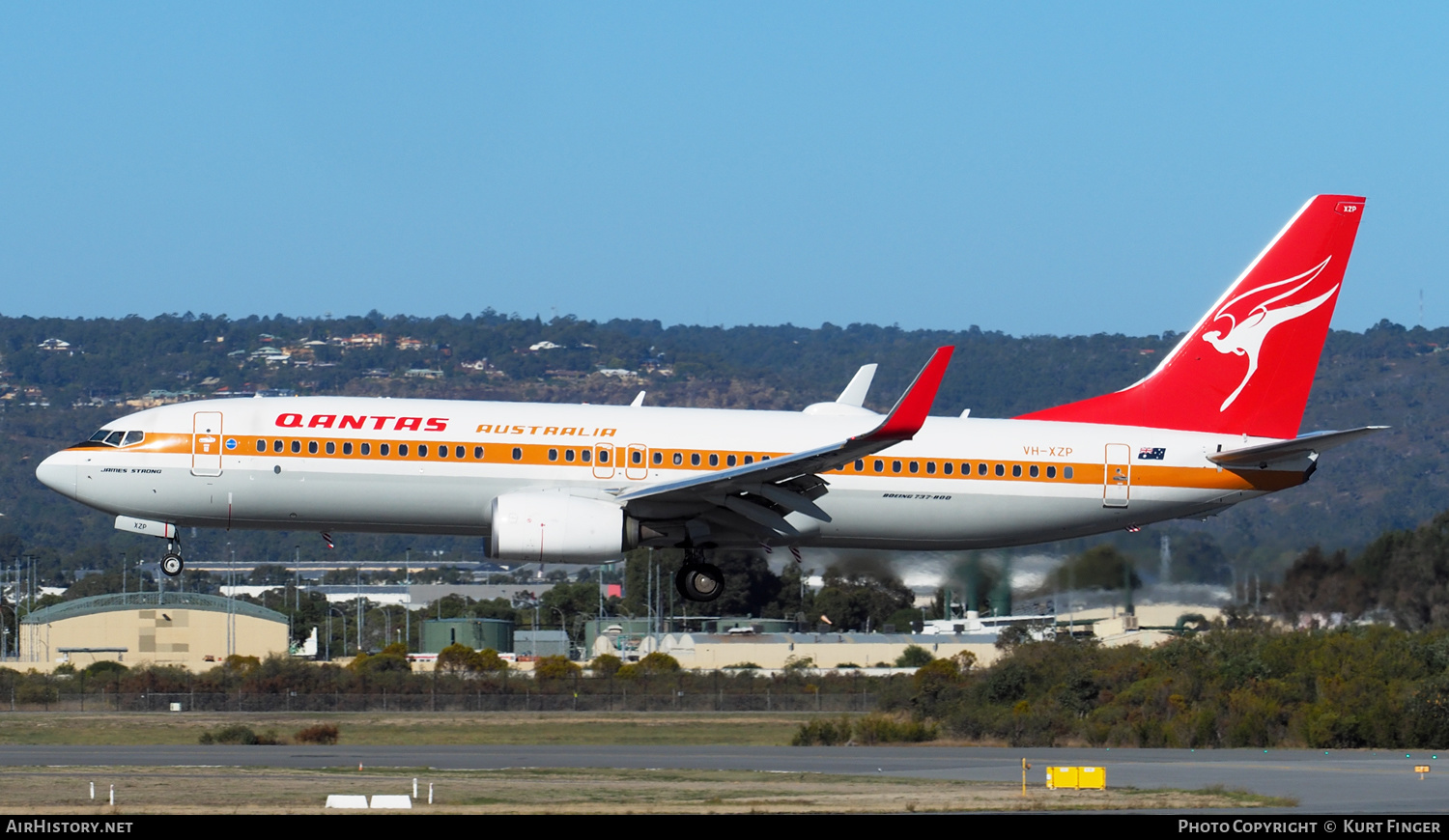 Aircraft Photo of VH-XZP | Boeing 737-838 | Qantas | AirHistory.net #260018
