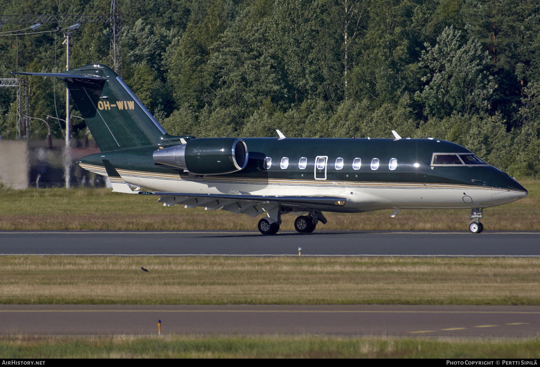 Aircraft Photo of OH-WIW | Bombardier Challenger 650 (CL-600-2B16) | AirHistory.net #260272