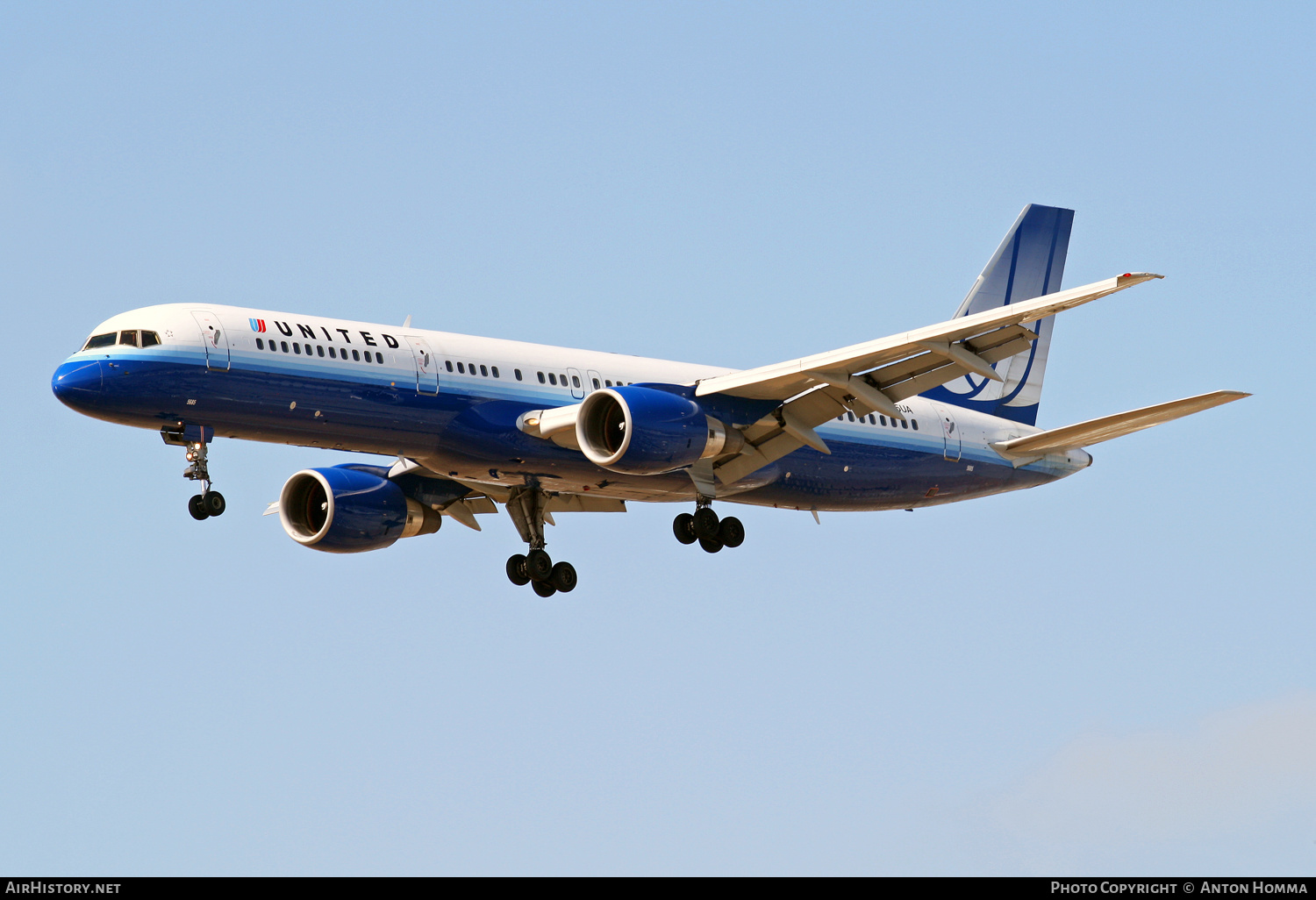 Aircraft Photo of N586UA | Boeing 757-222 | United Airlines | AirHistory.net #260463