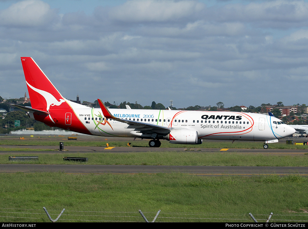 Aircraft Photo of VH-VYE | Boeing 737-838 | Qantas | AirHistory.net #260521