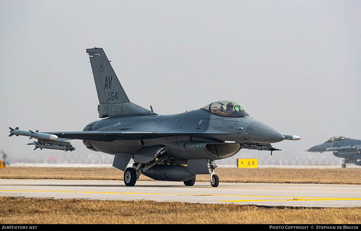 Aircraft Photo of 88-0541 / AF88-541 | Lockheed Martin F-16CM Fighting Falcon | USA - Air Force | AirHistory.net #260696