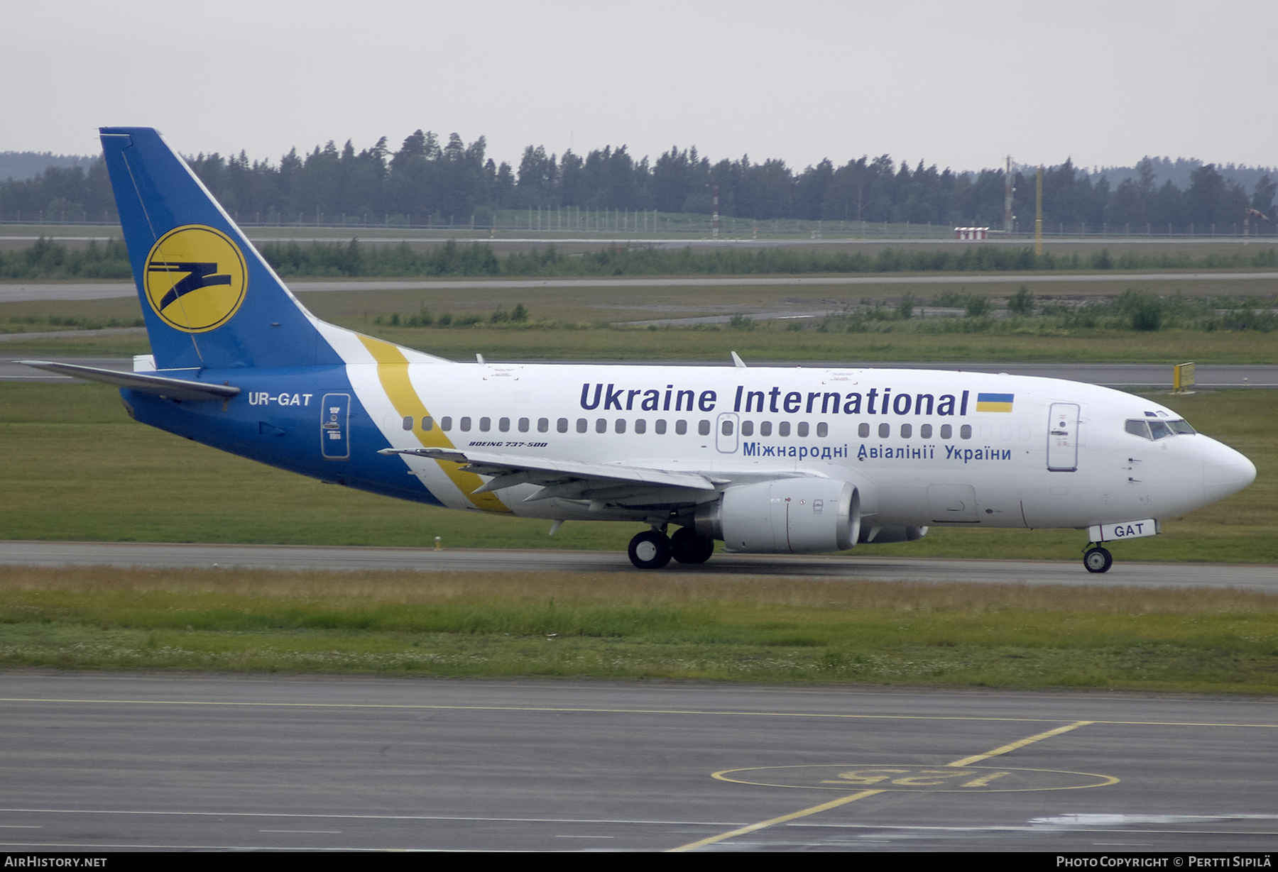 Aircraft Photo of UR-GAT | Boeing 737-528 | Ukraine International Airlines | AirHistory.net #260957