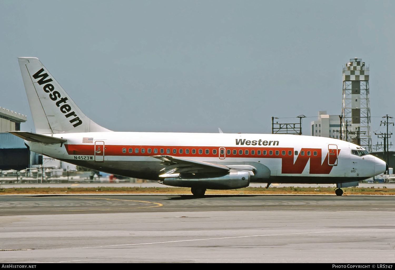 Aircraft Photo of N4523W | Boeing 737-247 | Western Airlines | AirHistory.net #261097