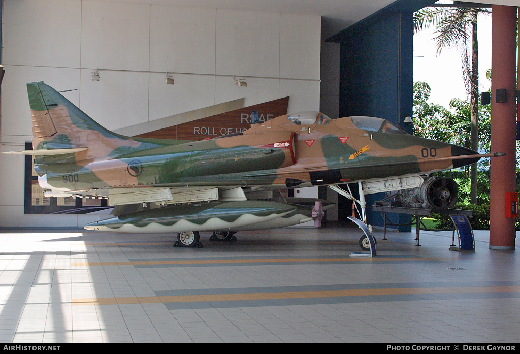 Aircraft Photo of 900 | Douglas TA-4SU Skyhawk | Singapore - Air Force | AirHistory.net #261182