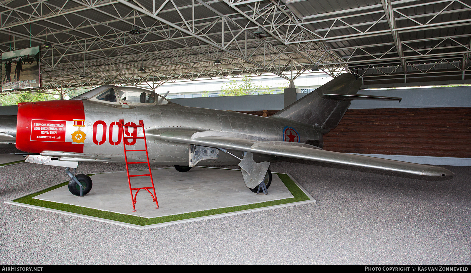 Aircraft Photo of 009 | Mikoyan-Gurevich MiG-15bis | AirHistory.net #261418