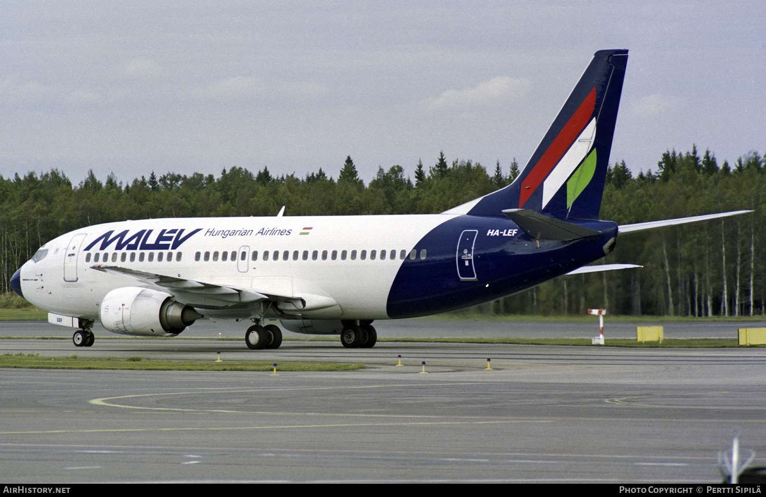 Aircraft Photo of HA-LEF | Boeing 737-3Y0 | Malév - Hungarian Airlines | AirHistory.net #261623