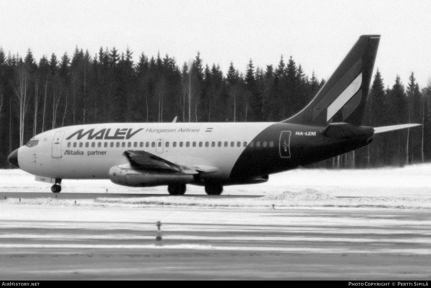 Aircraft Photo of HA-LEM | Boeing 737-2T4/Adv | Malév - Hungarian Airlines | AirHistory.net #261646