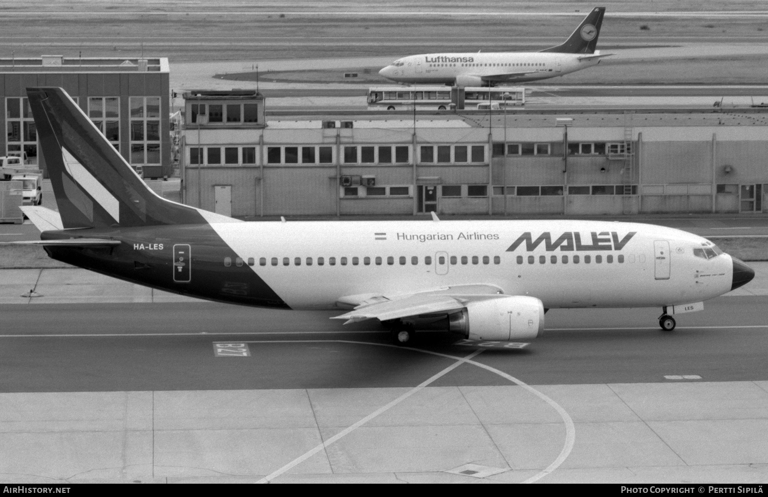 Aircraft Photo of HA-LES | Boeing 737-3Y0 | Malév - Hungarian Airlines | AirHistory.net #261663