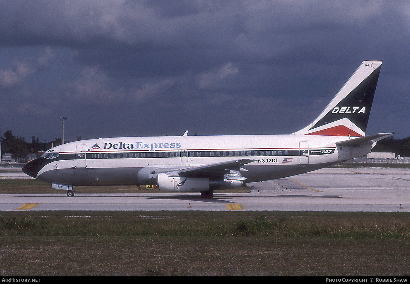 Aircraft Photo of N302DL | Boeing 737-232/Adv | Delta Express | AirHistory.net #261796