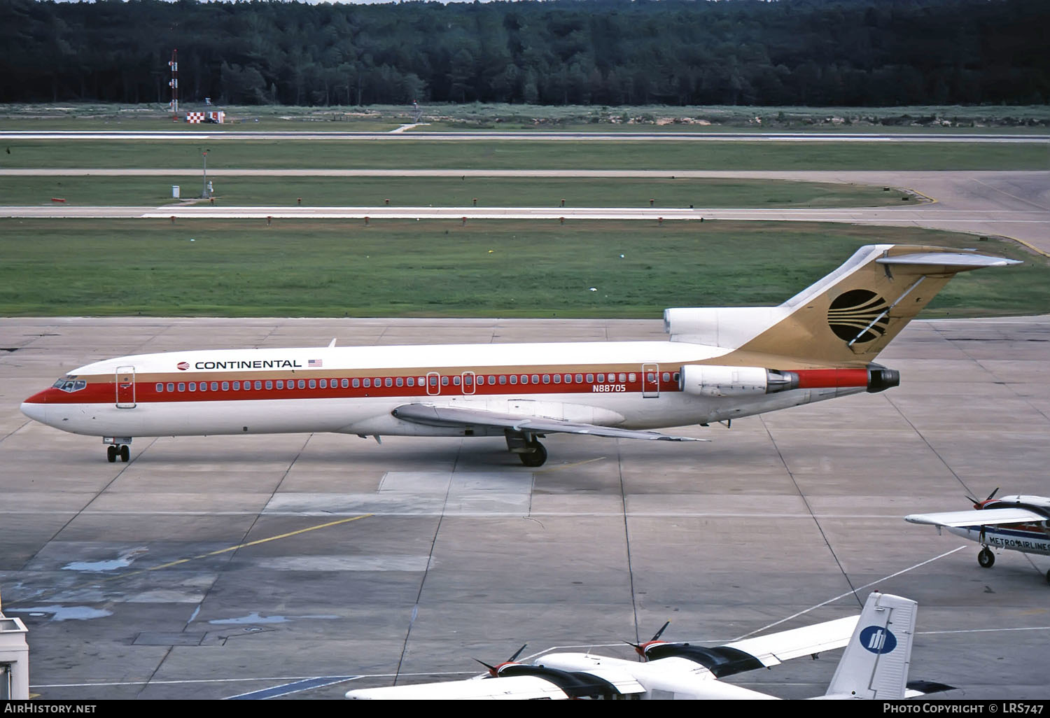 Aircraft Photo of N88705 | Boeing 727-224 | Continental Airlines | AirHistory.net #261966