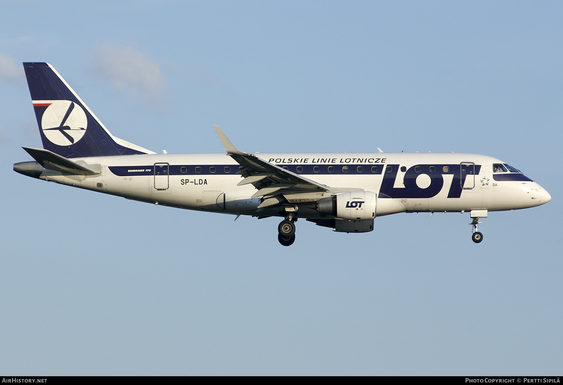 Aircraft Photo of SP-LDA | Embraer 170STD (ERJ-170-100STD) | LOT Polish Airlines - Polskie Linie Lotnicze | AirHistory.net #262276