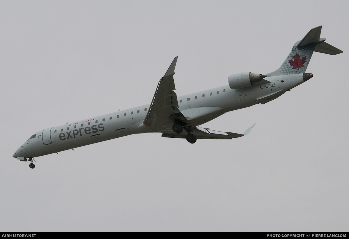 Aircraft Photo of C-GFJZ | Bombardier CRJ-705ER (CL-600-2D15) | Air Canada Express | AirHistory.net #262354