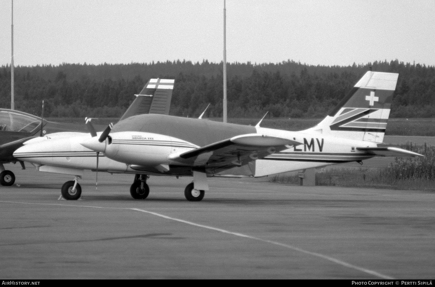 Aircraft Photo of HB-LMV | Piper PA-34-220T Seneca III | AirHistory.net #262832